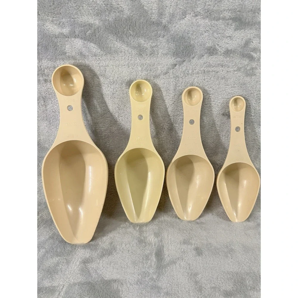 Vintage EKCO Tan Beige Nesting Measuring Cup Scoop Spoon Set 4pc USA 1970s Retro